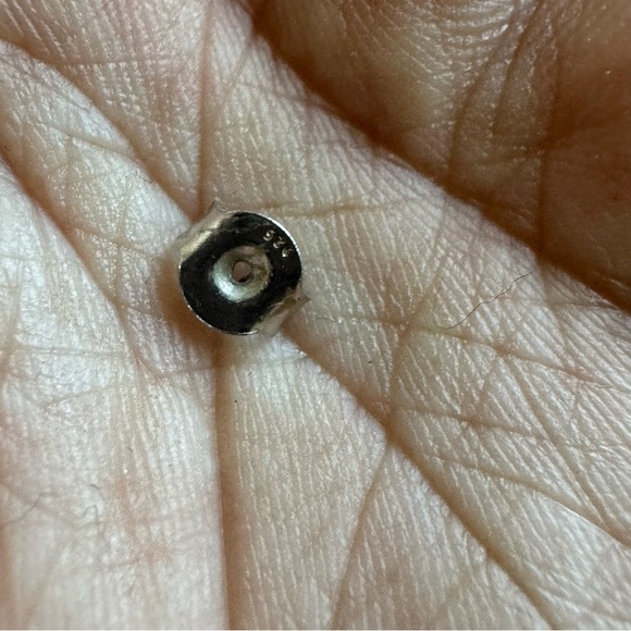 Elegant Sterling Silver 925 Cubic Zirconia Stud Earrings - Picture 4 of 4